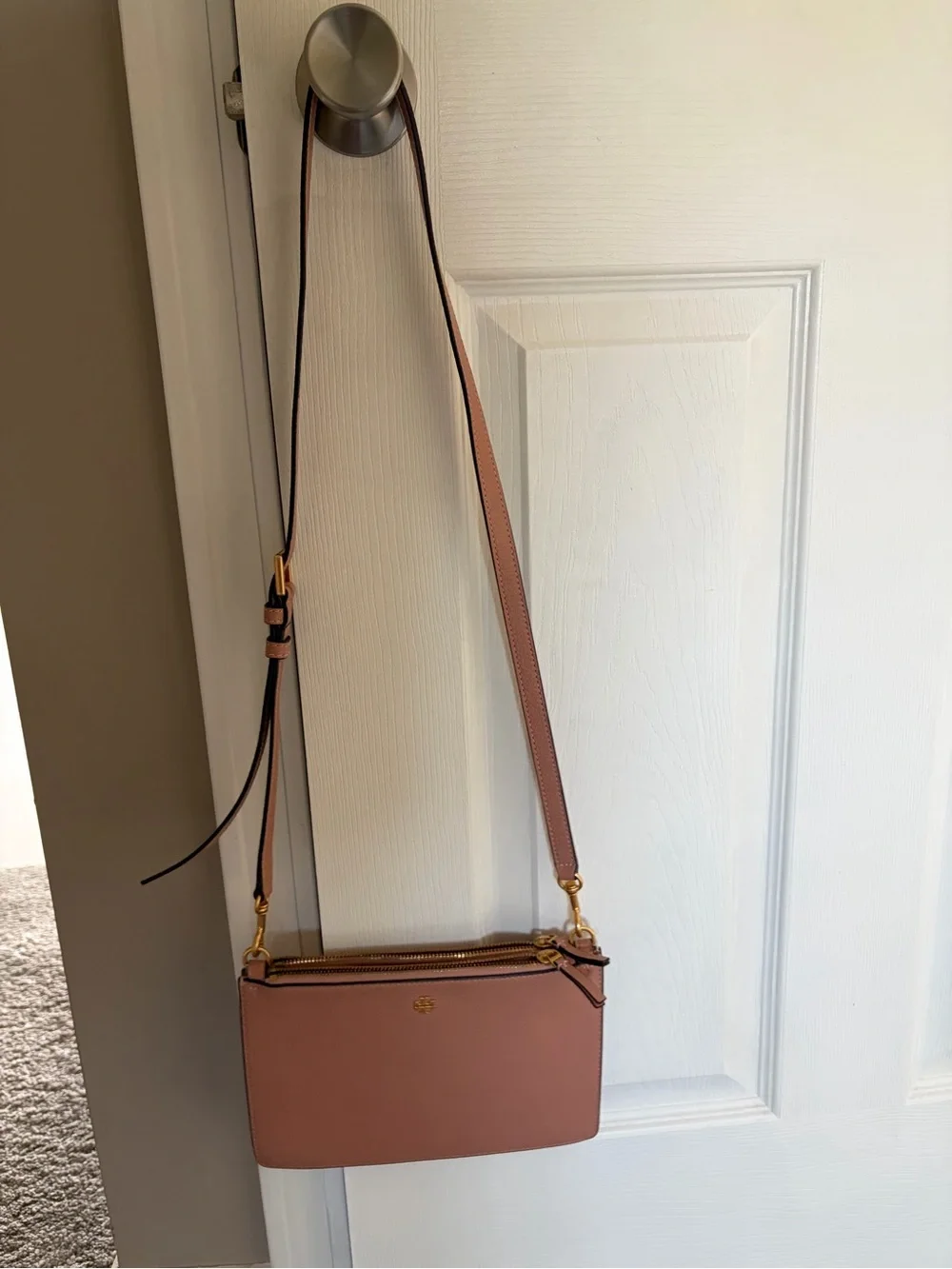 Like new Tory Burch Pink Pebbled Leather crossbody bag